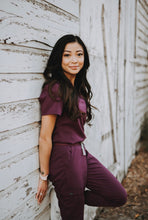 Load image into Gallery viewer, Women’s One Pocket Scrub Top
